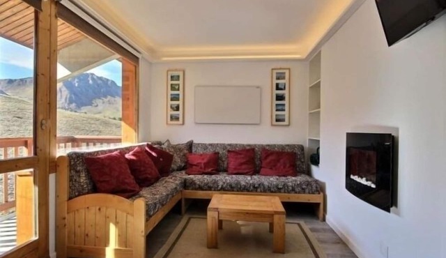 Stunning renovated duplex with Wi-Fi - 6 ppl, 3 Bd, ski-in/ski-out