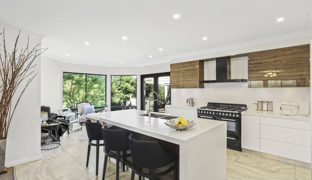 STUNNING RENOVATED HOME CLOSE TO SYDNEY