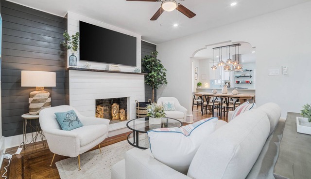 Stunning renovation, BEACH BLOCK, walk to everything!