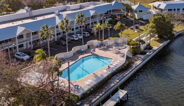 Stunning Resort Like Townhome w/Pool, Beach, Bar!