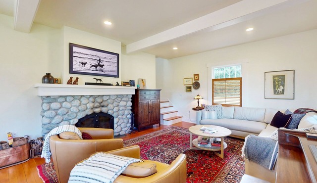 Stunning restored farmhouse with firepit, deck and loungers & gas grill