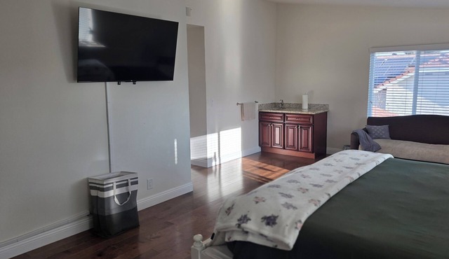 Stunning Retreat Huge Yard 25 Min to Disneyland