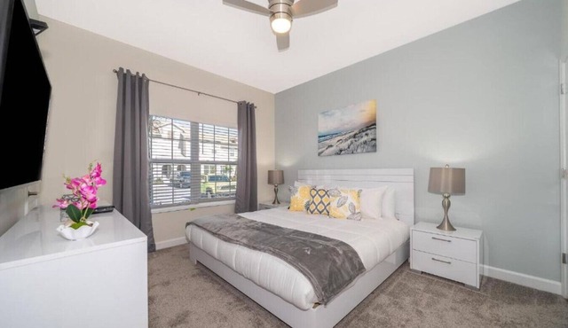 Stunning Retreat Townhouse 10 mins to Disney with Pool
