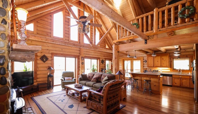 Stunning! River-Front Log Cabin Near Williamsburg
