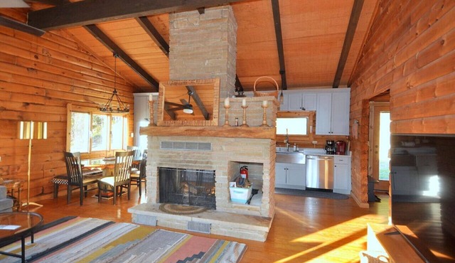 Stunning River View Log Cabin + 21 ac & EV CHR
