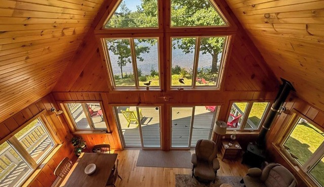 Stunning River View!nn