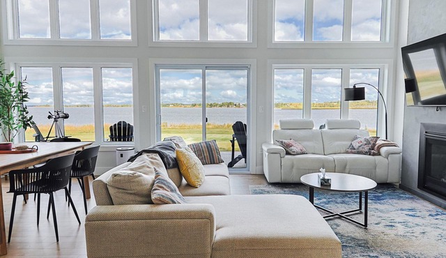 Stunning Riverside Escape