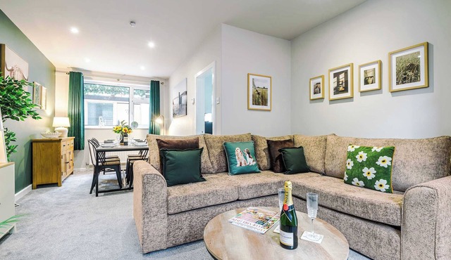 Stunning Riverside Home in Chester with Parking!