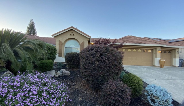 STUNNING ROCKLIN HOME! 4BED,3 BATH,3 CAR GARAGE!