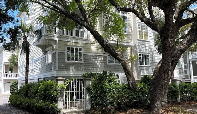 Stunning Rooftop Views. Prime Island Location