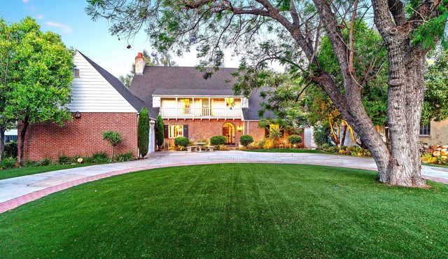 Stunning Rose Bowl Mansion 5 Minutes Walk!