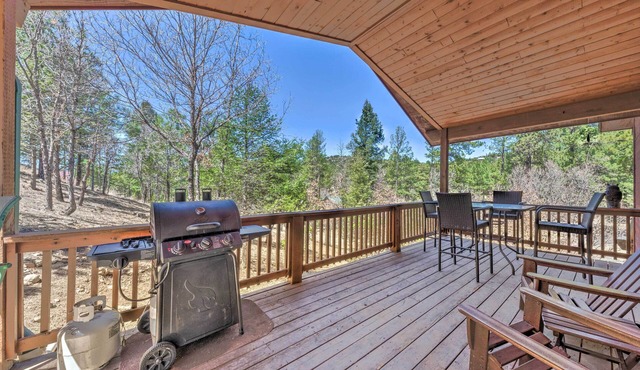 Stunning Ruidoso Cabin w/Private Hot Tub!