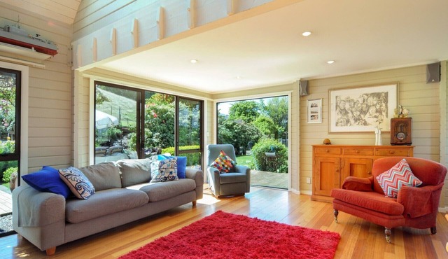 Stunning Rural Spot with Spectacular Views Perfect for 2-12 people