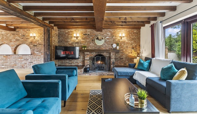 Stunning Rustic Abode - Sleeps 18