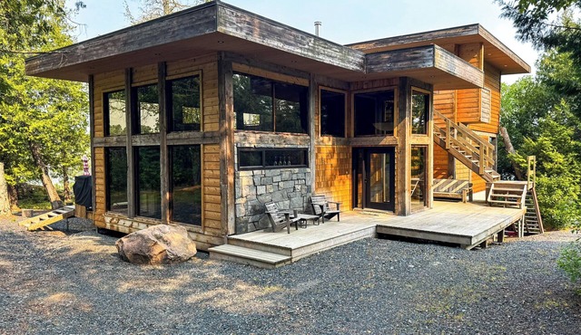 Stunning, Rustic Cottage on Lake of the Woods!