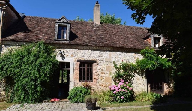 Stunning Rustic Farmhouse In The Heart Of The Dordogne, Sleeps Up To 10, Pool