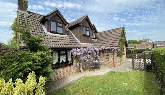Stunning Rustic Home with Log Burner, New Forest District