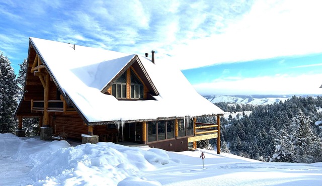 Stunning Rustic Mountain Retreat located in a private community in Star Valley