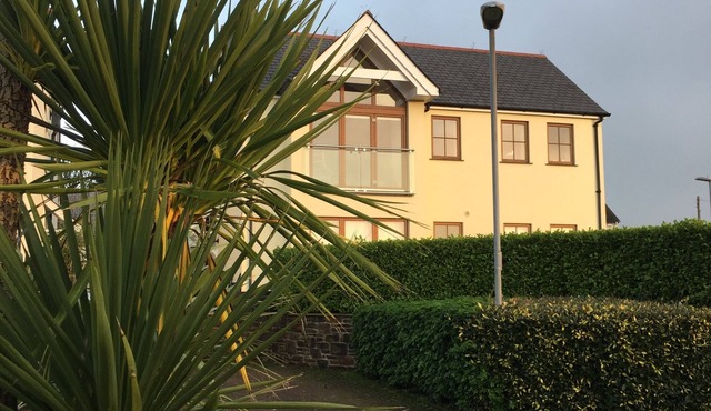 Stunning spacious house incredible views to estuary sleeps 6 pet, near St Mawes