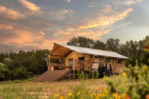 Stunning Safari Tent with Great Sights in San Saba, Texas
