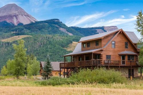 Stunning San Juan Mtn Views Cabin Near Skiing!