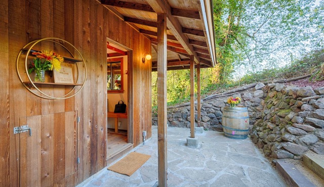 Stunning Sauna Cottage Retreat on Private Vineyard