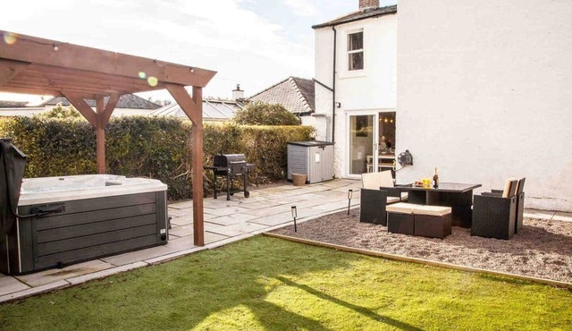 Stunning Scottish Hot Tub Getaway