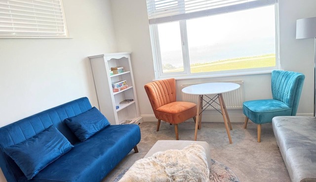 Stunning Sea-Facing Flat in Palm Bay, Margate – Your Coastal Retreat Awaits!