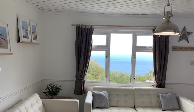 Stunning Sea Views on North Devons Glorious Coastline. Dog Friendly & SW Path