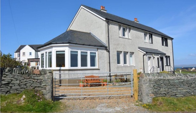 Stunning sea view, 1 minute to beach & conservation villagenSleeps 6, 3 bedrooms