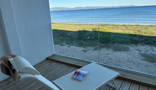 Stunning sea view on sand beach. Presqu'ile Giens. All comfort for 4 people