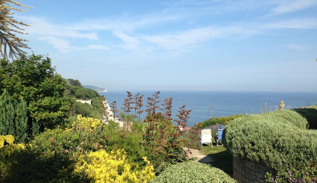 Stunning Sea Views, Large Gardens, New bathroom for 2020,Parking, WIFI