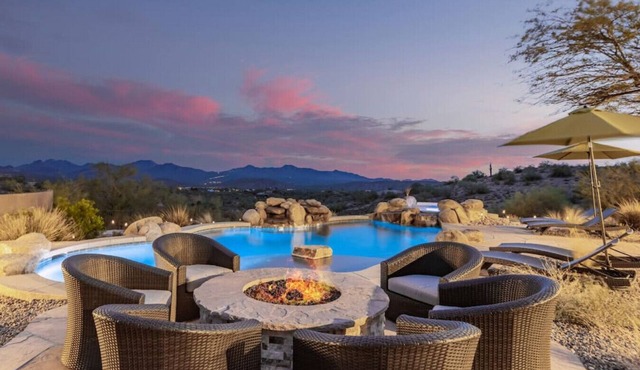 Stunning Secluded Ranch, Sleeps 8, Pool & Jacuzzi