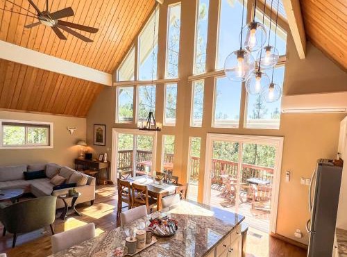 Stunning secluded Creekside A-Frame gameroom