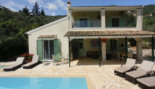 Stunning Secluded Villa with the sea at the end of the Drive