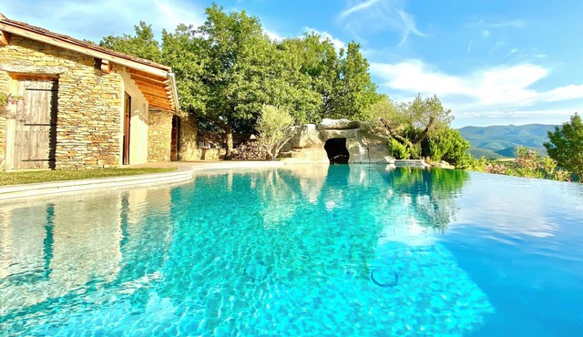 Stunning self catering, private home with panoramic views. South of France.