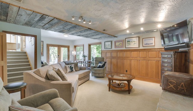 Stunning Sheridan Ranch Villa: Mountain View!