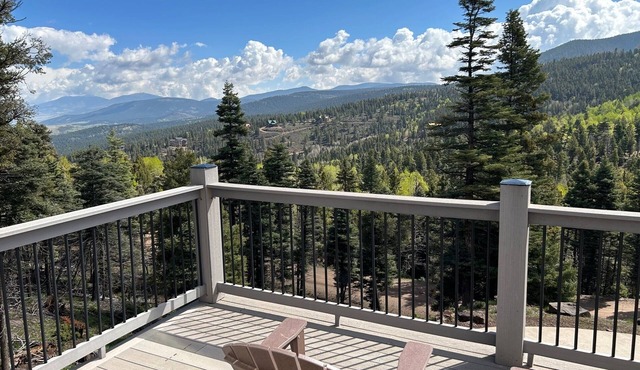 Stunning Ski Chalet in Angel Fire w/Outstanding Views - Pet Friendly - Hot Tub
