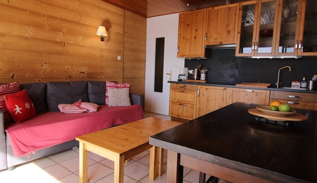 Stunning Ski-In/Ski-Out Studio for 4 with South-Facing Balcony in Alpe d'Huez