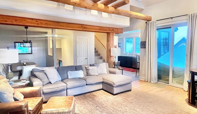 Stunning Ski-in Ski-out Saddle Ridge End Unit in Big Sky/Moonlight