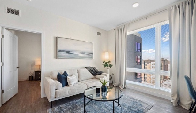 Stunning Skyline, 1 Bedroom, 1Bath, Modern Decor-Downtown