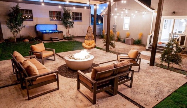 Stunning SLC House w/Hot Tub and Fire Pit!nn
