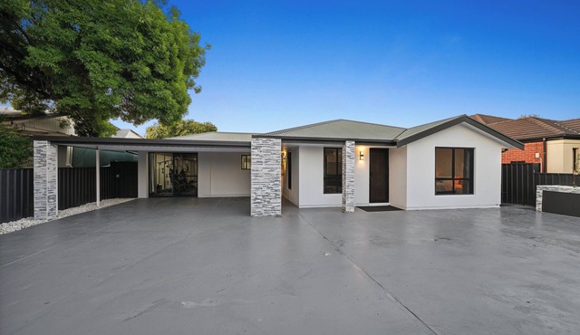 Stunning, Sleeps 21, Luxury Retreat