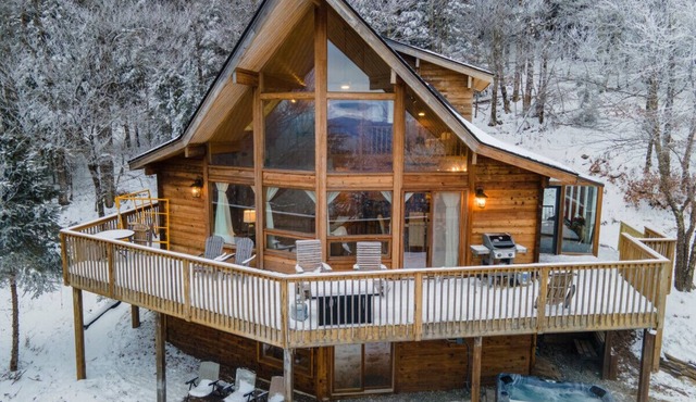 Stunning Snowshoe Home | Hot Tub | Pool Table