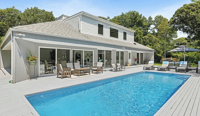Stunning Southampton Home, Private Pool, Walking Distance to Shinnecock