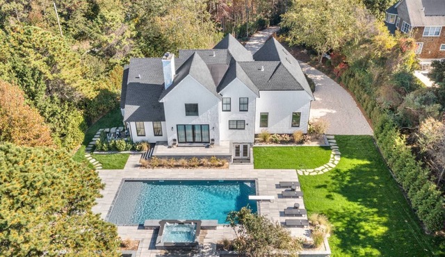 Stunning Southampton Getaway - Sleeps 13