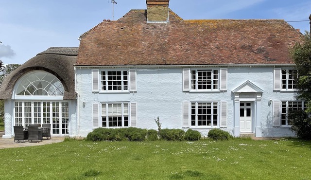 Stunning + Spacious Coastal Period Home (pet friendly)