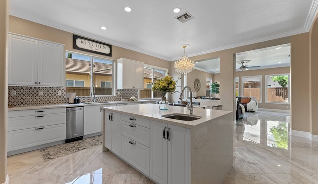Stunning Spacious Family Home in Natomas