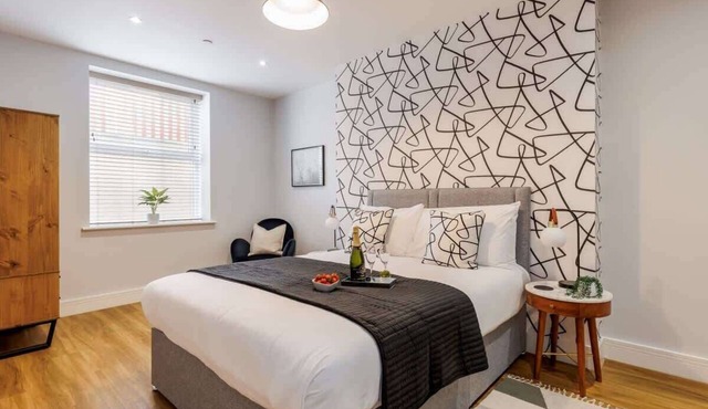 Stunning & Spacious 1-Bed Apt w/Free Gym & PKG