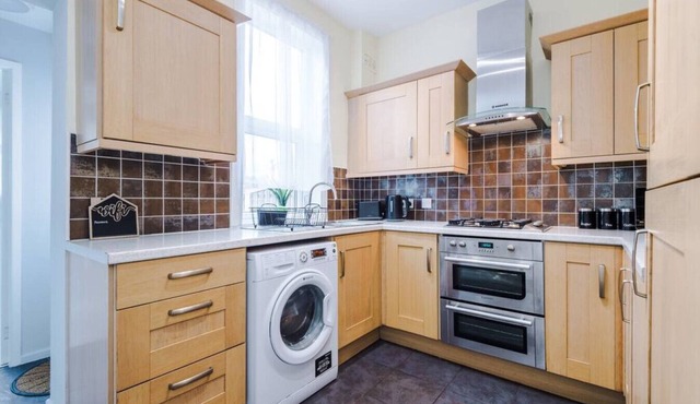 Stunning Spacious 2BR Flat in East Ardsley
